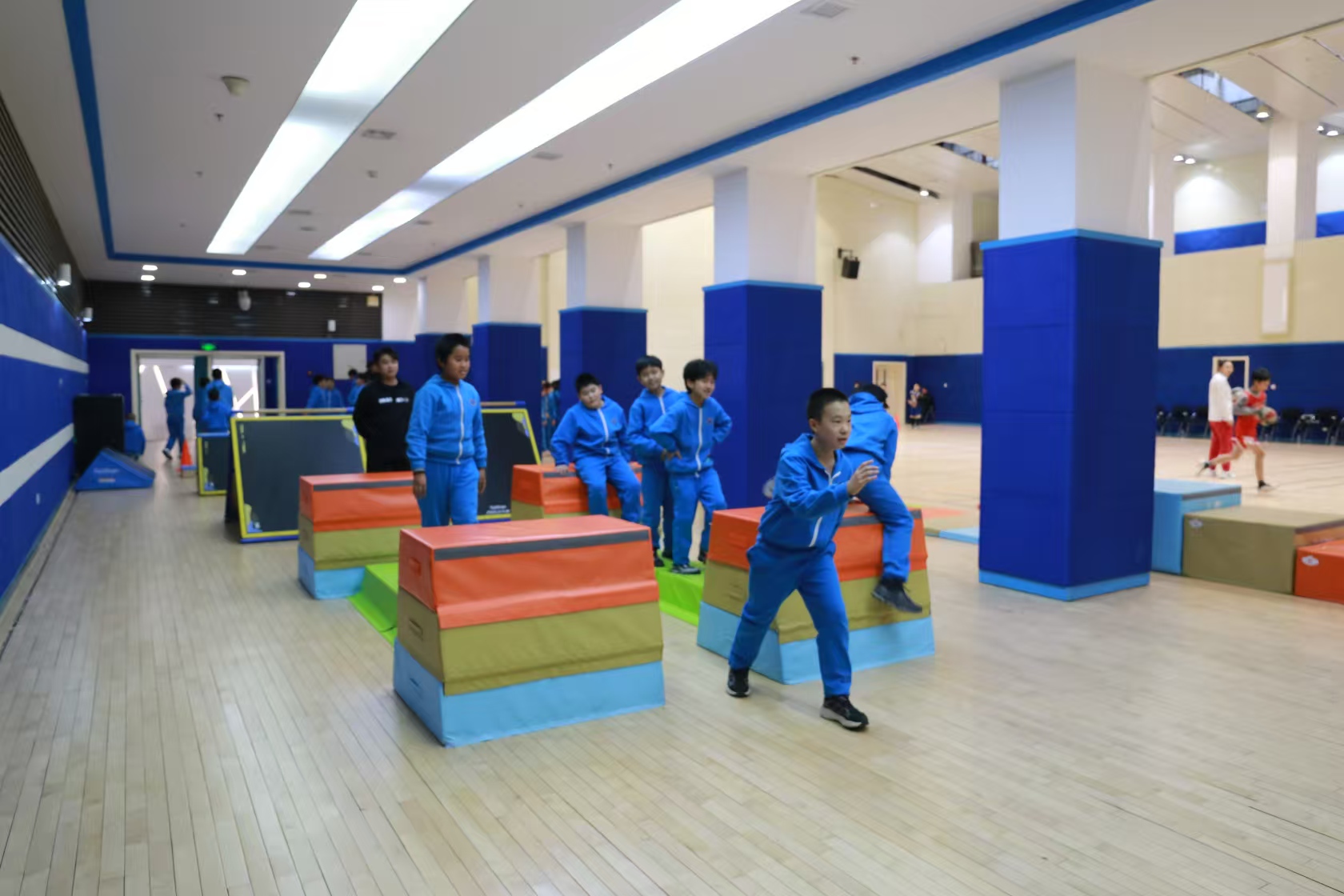 澳客网体育跑酷器材进京“炫秀”